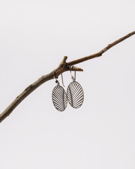 Celebrate your unique awesomeness and positive energy with this beautifully designed earrings in the shape of a Palm Leaf that across eons and cultures has symbolised victory with integrity. For that special touch all the pieces in our Jewellery Collection are delicately handcrafted in 925 Sterling Silver and finished with Rhodium Plating.
