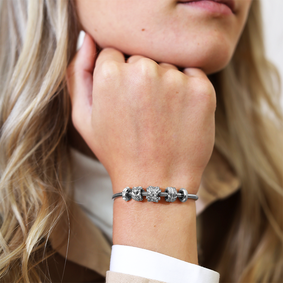 Beautifully textured the Mountains Stopper will enhance any bracelet and for that special touch and to make your charm even more special, all the Charms in our collection are delicately and expertly handcrafted in 925 Sterling Silver and finished with an 18ct Gold or Rhodium Plating.