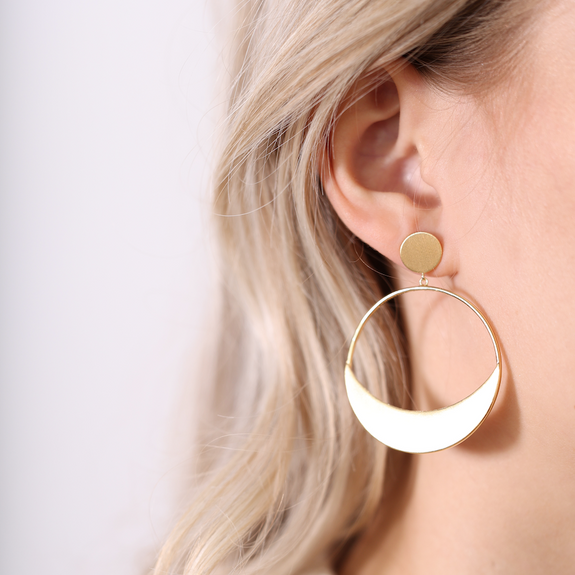 Unlock the mystic powers of the Crescent Moon to radiate spirituality, wisdom and feminine power with these Hooped Moon Stud Earrings. For that special touch and to make your stud earrings even more special, all the earrings in our collection are delicately and expertly handcrafted in 925 Sterling Silver and finished with an 18ct Gold Plating.