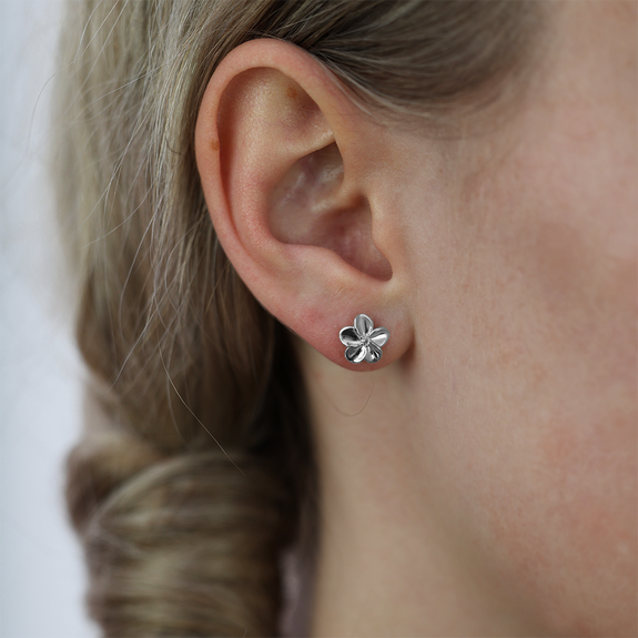 Flowers mean so many different things to so many different people. What will your flowers mean to you? For that special touch every piece in our Jewellery Collection is delicately handcrafted in 925 Sterling Silver and finished with a Rhodium Plating.