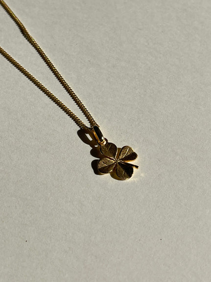 Be Lucky Pendant handcrafted in Sterling Silver and finished with an 18 Gold Plating. Choose the Pendant on its own or with a choice of two lengths of Necklaces. The Necklaces come in two adjustable sizes, a 55cm that can be adjusted down to 40cm and a 90cm that can be adjusted down to 70cm.