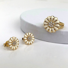 Load image into Gallery viewer, Christina Jewelry &amp; Watches Daisy Ring &amp; Stud Earrings in handrcarfted in Sterling Silver and finished with an 18ct Gold Plating with 17 Real Gemstones