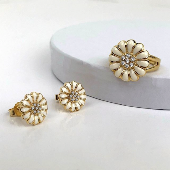 Christina Jewelry & Watches Daisy Ring & Stud Earrings in handrcarfted in Sterling Silver and finished with an 18ct Gold Plating with 17 Real Gemstones
